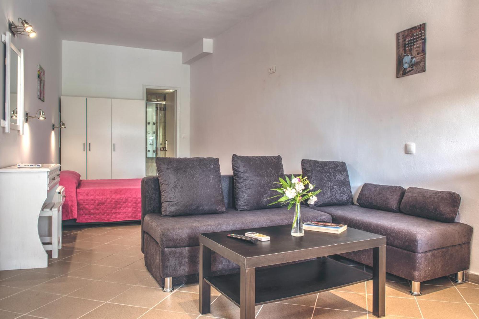 The Palm Garden - Idyllic Pool Apartments In A Green Oasis Ermones Exterior photo