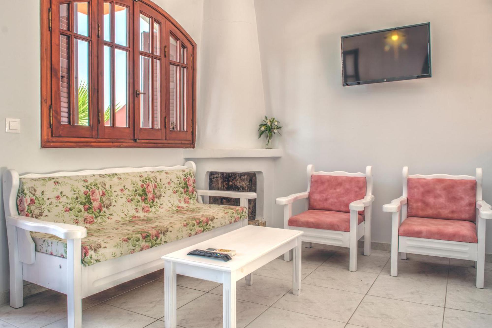 The Palm Garden - Idyllic Pool Apartments In A Green Oasis Ermones Room photo